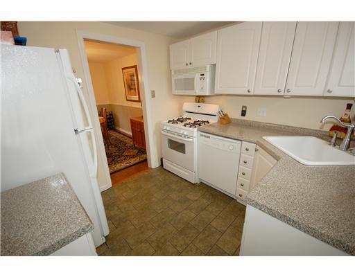 553 Highview Road Pittsburgh, PA 15234 - Photo 8 of 18 Kitchen.