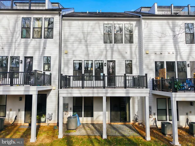 $880,000 | 14661 Battery Ridge Lane, Centreville, VA 20120
