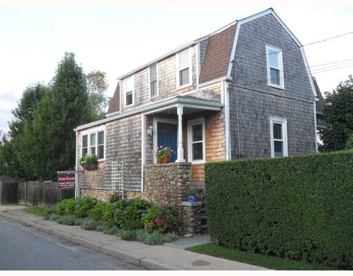 78 Clinton Street Newport, RI 02840 - Photo 1 of 8 Exterior Front.
