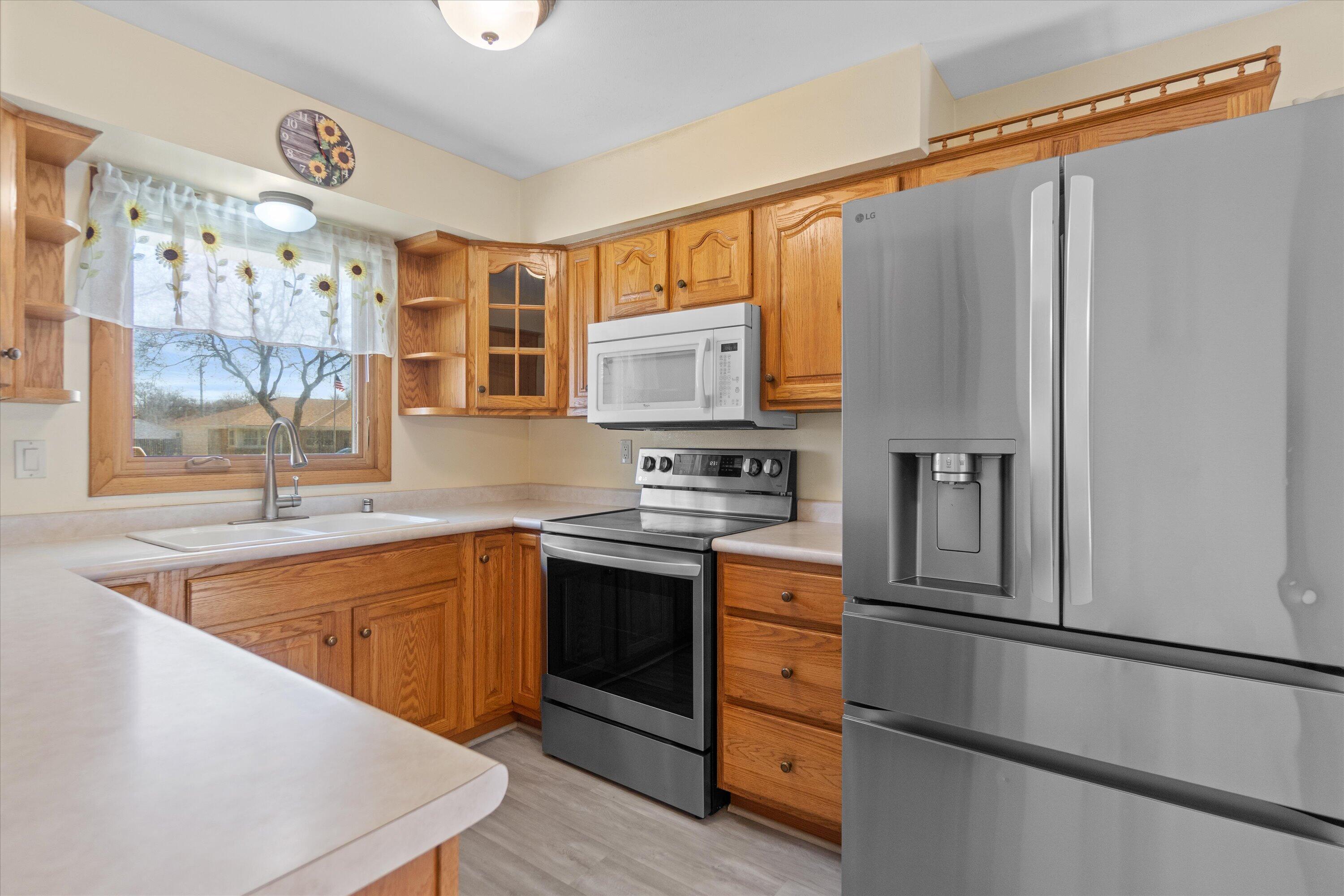 4739 South 23rd Street Milwaukee, WI 53221 - Photo 3 of 23 Kitchen