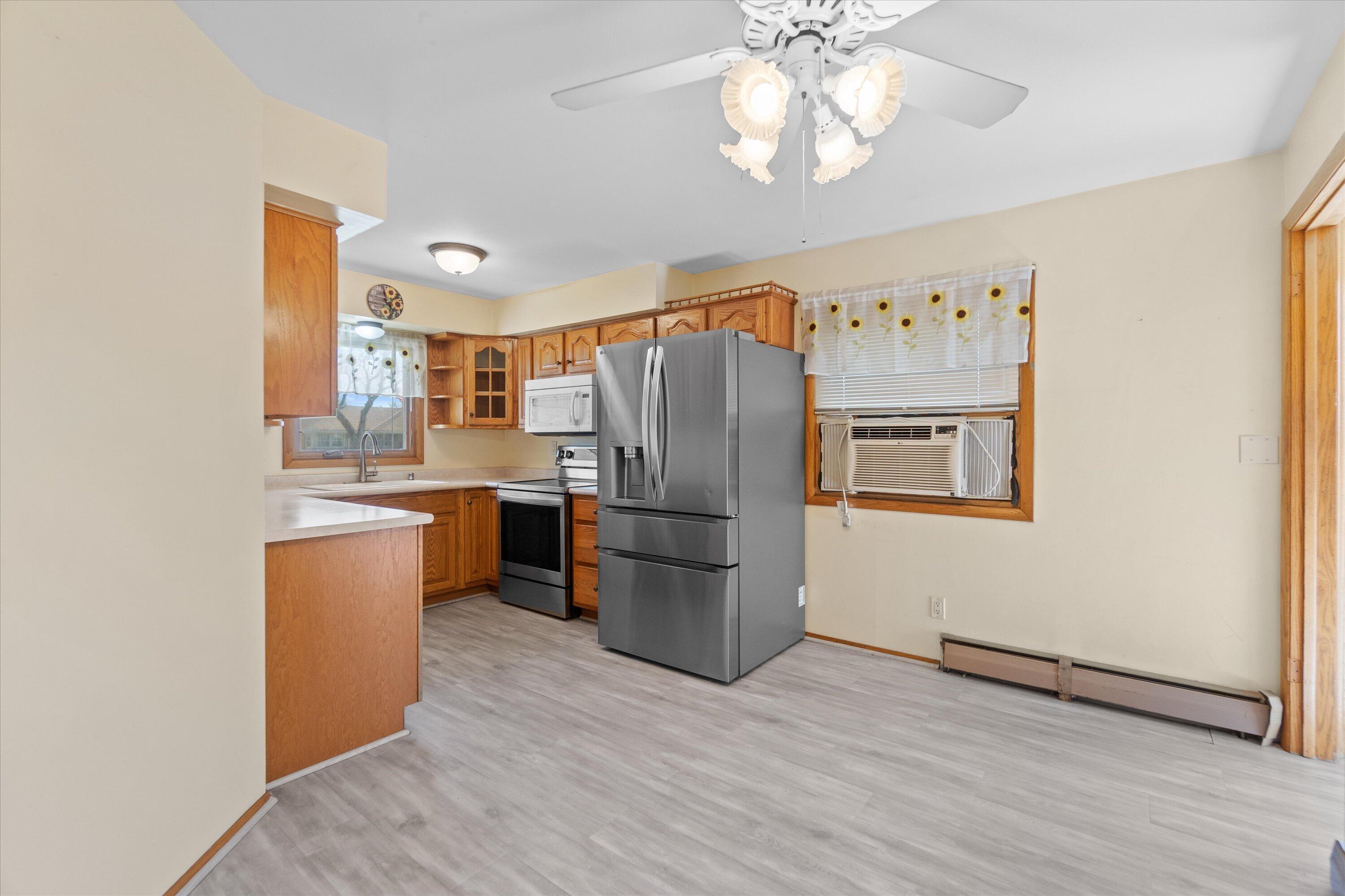 4739 South 23rd Street Milwaukee, WI 53221 - Photo 4 of 23 Kitchen