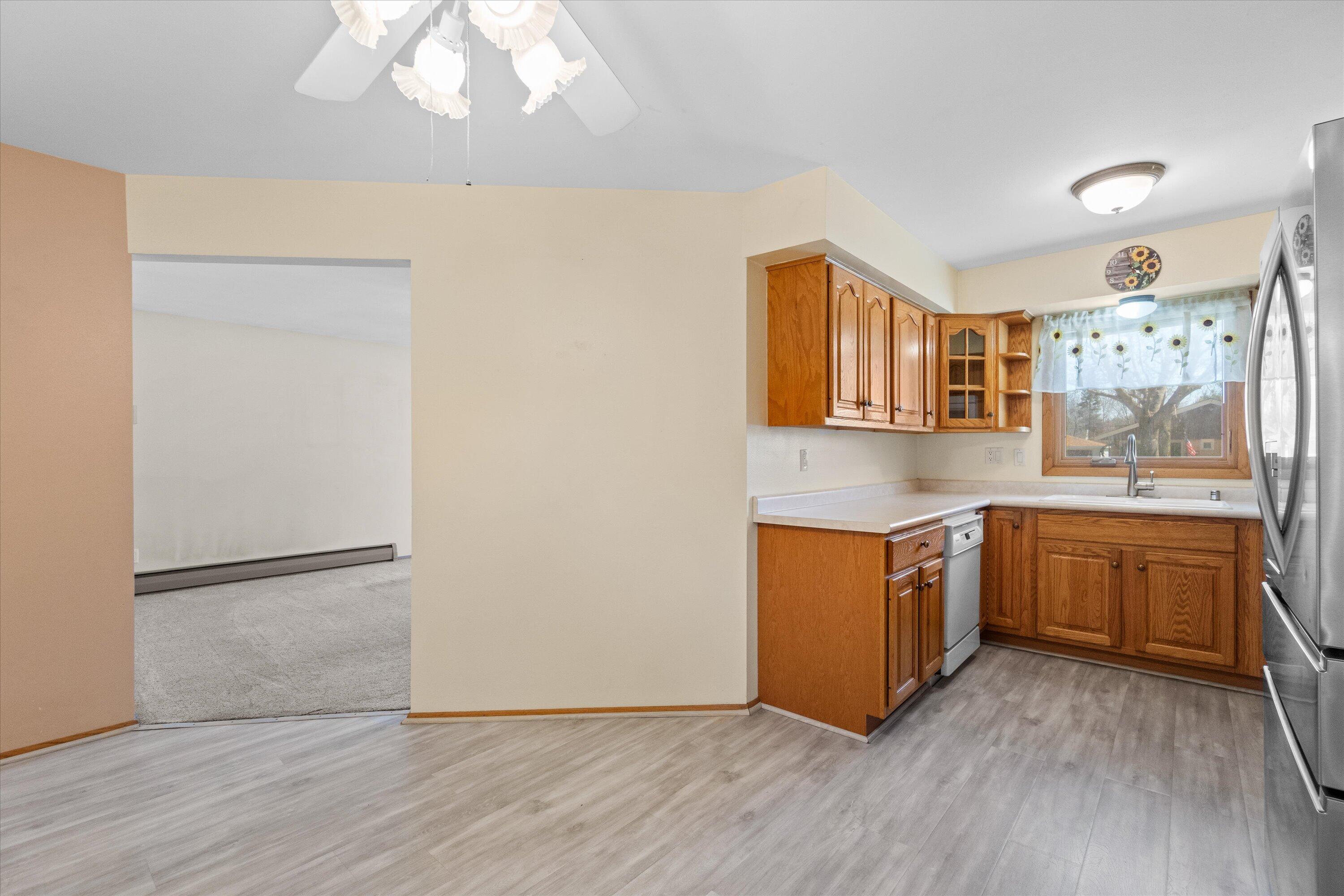 4739 South 23rd Street Milwaukee, WI 53221 - Photo 5 of 23 21-DSC05989