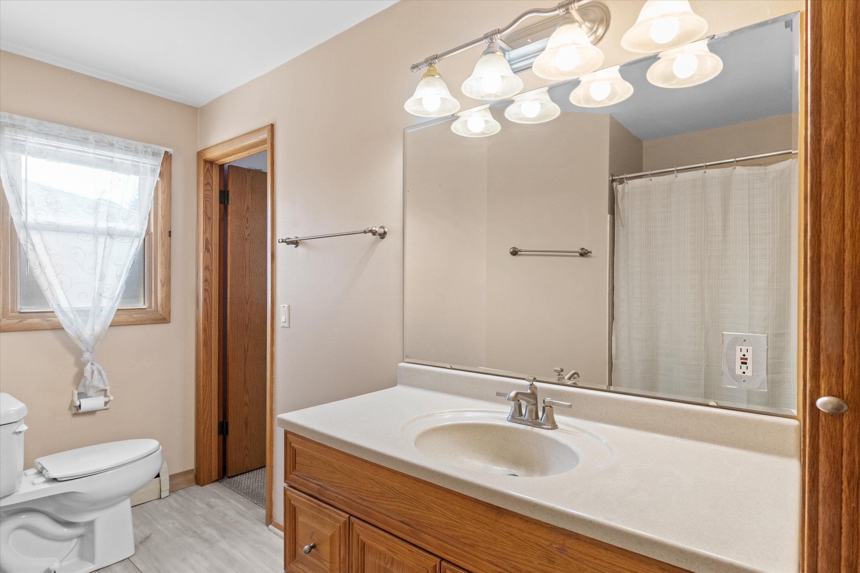 4739 South 23rd Street Milwaukee, WI 53221 - Photo 10 of 23 Main Bathroom