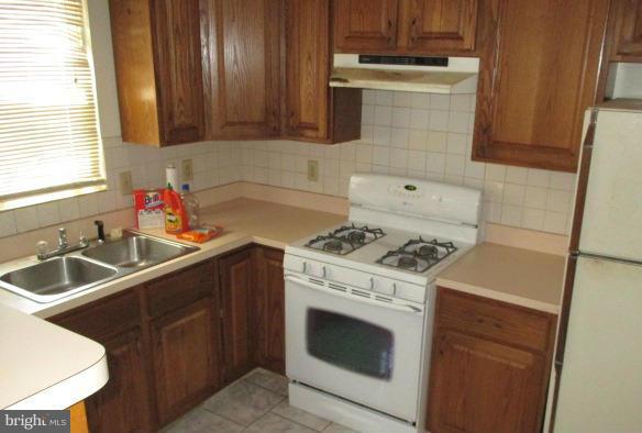 5621 Sheriff Road Capitol Heights, MD 20743 - Photo 3 of 12 Kitchen