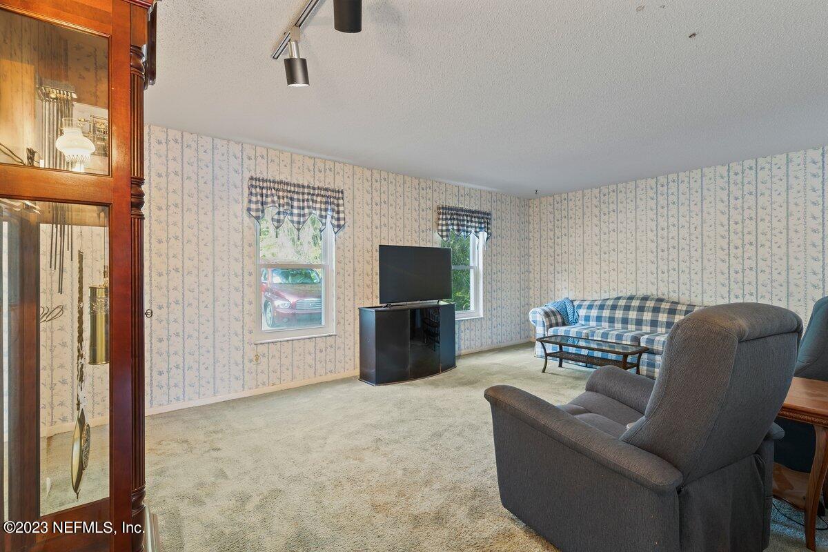 107 Chipco Way Interlachen, FL 32148 - Photo 31 of 50 Livingroom