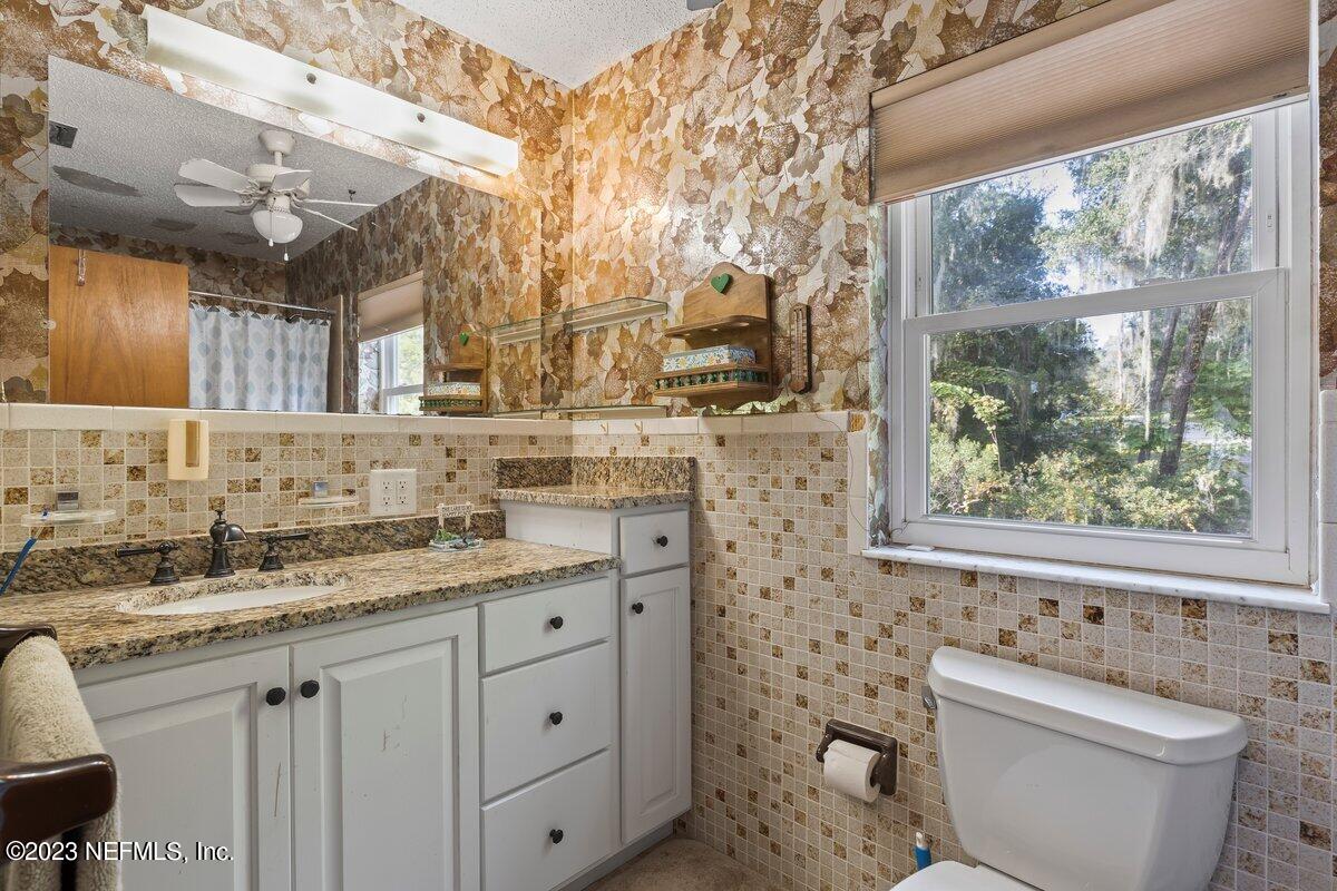 107 Chipco Way Interlachen, FL 32148 - Photo 35 of 50 2nd bath up