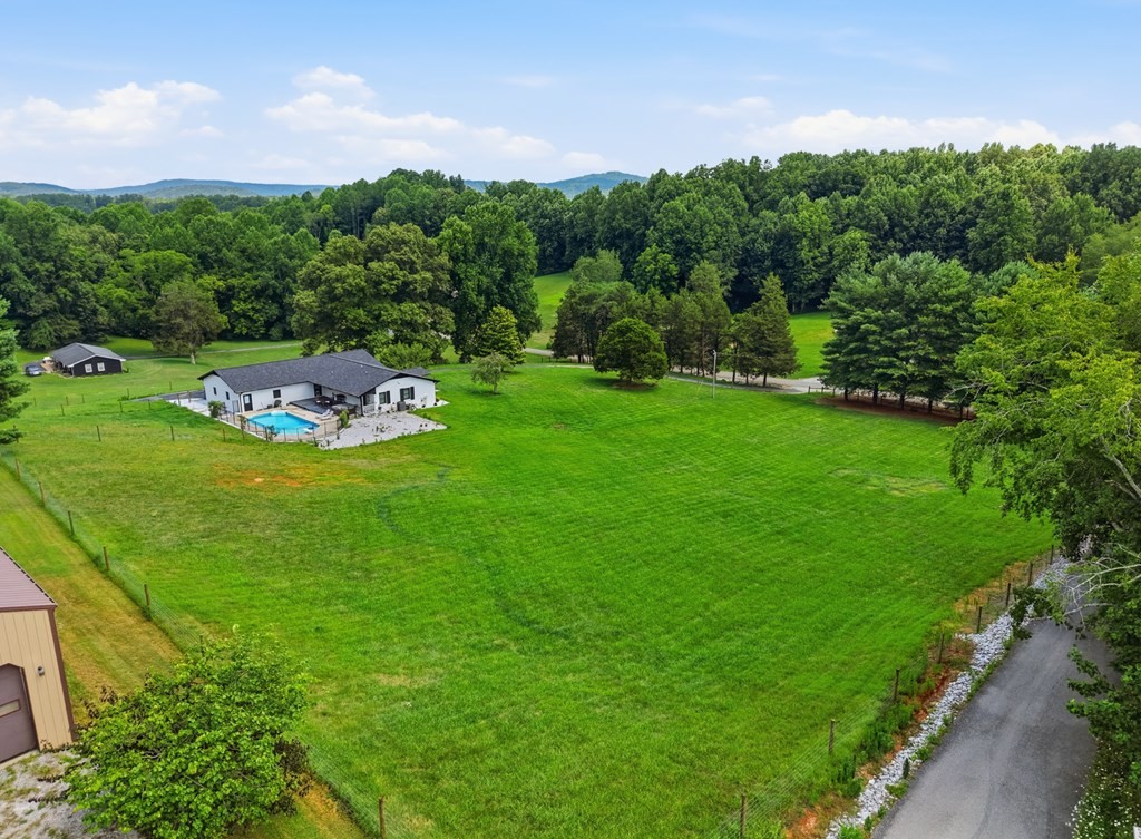 237 Southfork Road Sparta, TN 38583 - Photo 3 of 47