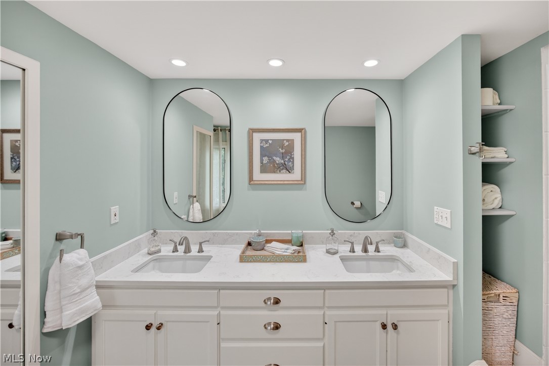 2069 Middleton Road Hudson, OH 44236 - Photo 22 of 42 The Primary Bathroom