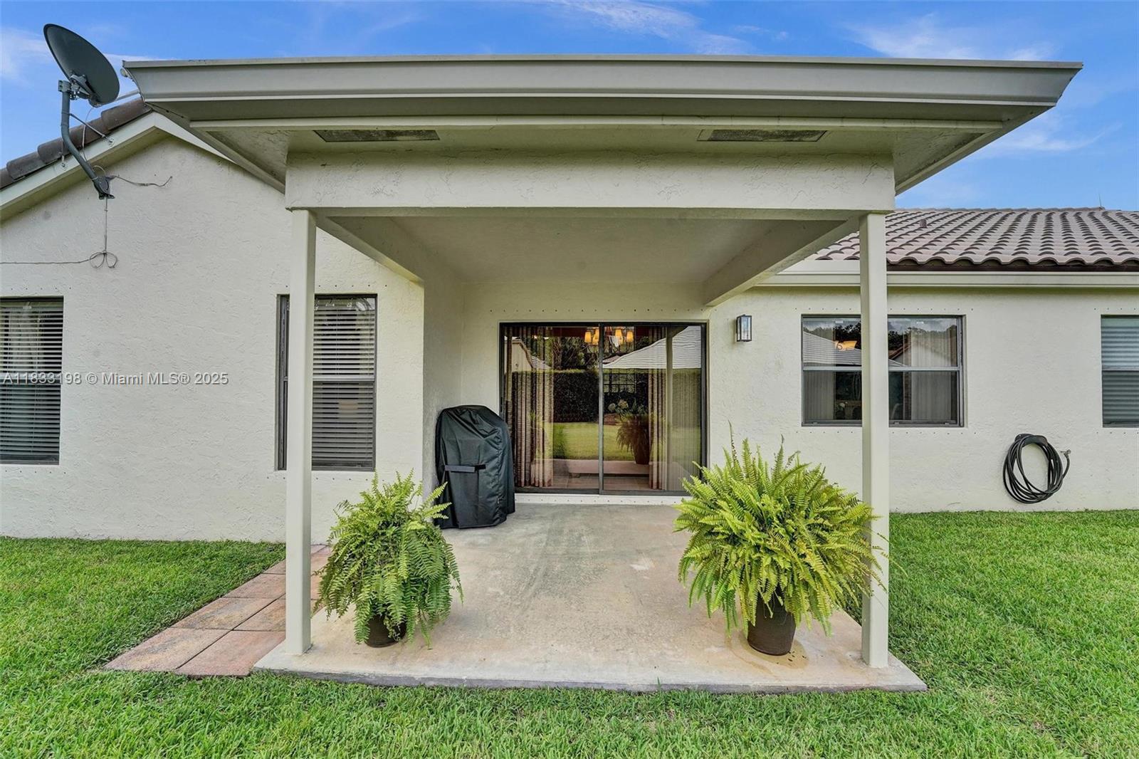 9215 Southern Orchard Road South Davie, FL 33328 - Photo 33 of 39