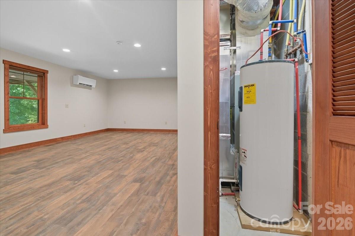 13 Miners Trace Road Burnsville, NC 28714 - Photo 31 of 34 a view of an entryway with wooden floor