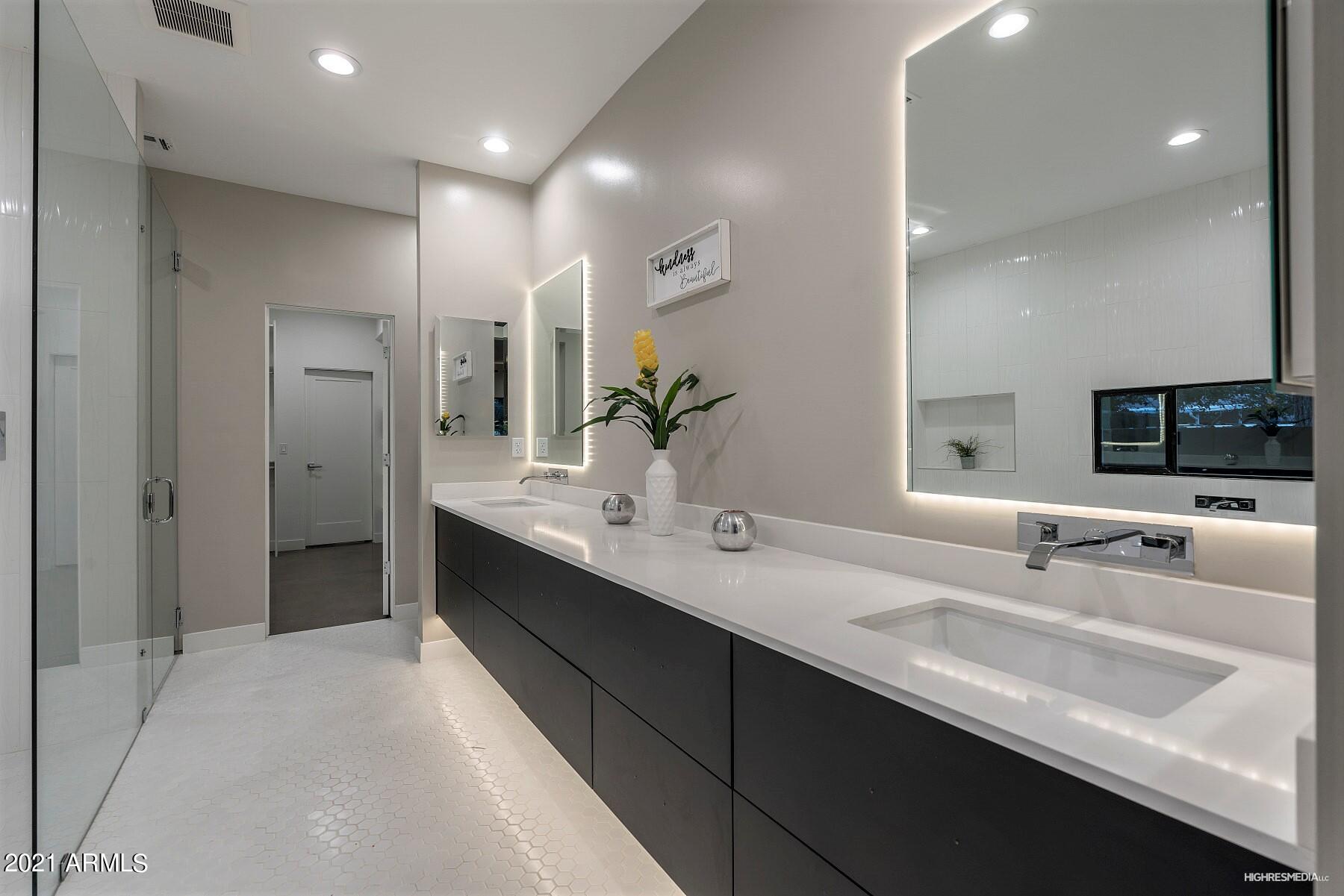 203 East Griswold Road Phoenix, AZ 85020 - Photo 17 of 35 Master Bath