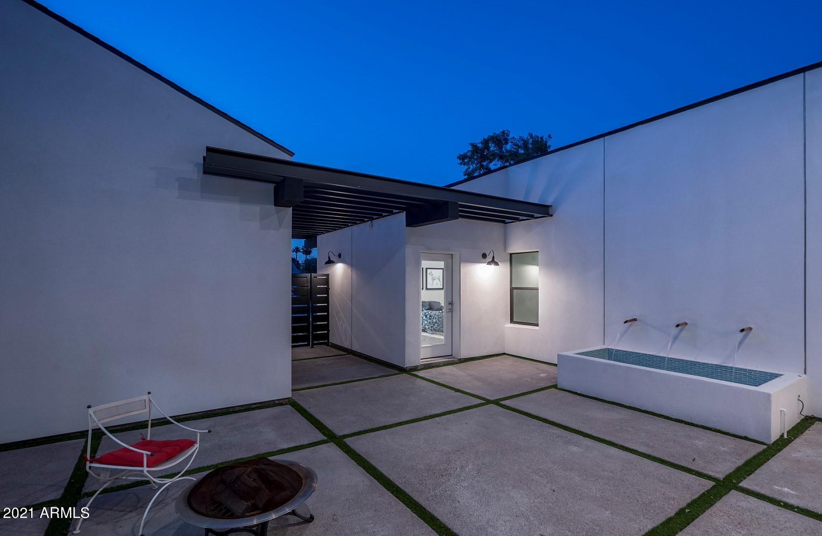 203 East Griswold Road Phoenix, AZ 85020 - Photo 4 of 35 Courttyard Sunset