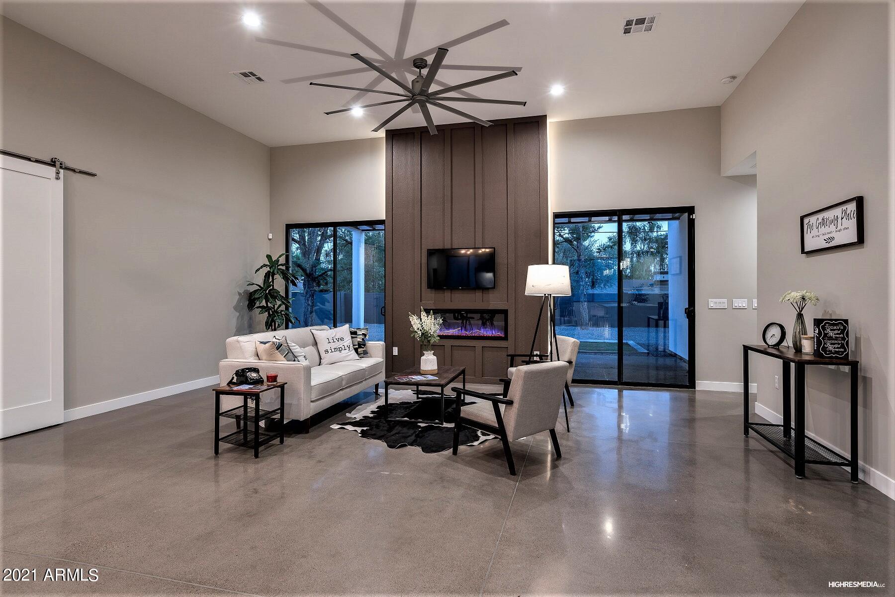 203 East Griswold Road Phoenix, AZ 85020 - Photo 7 of 35 Living Room2 Sunset