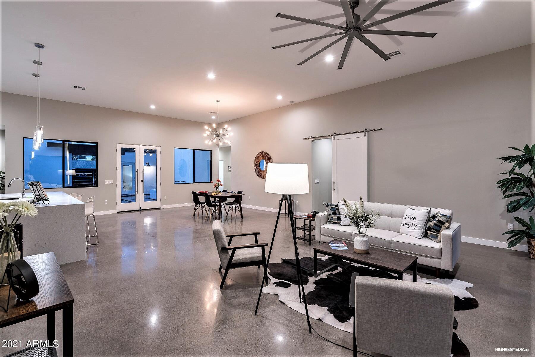 203 East Griswold Road Phoenix, AZ 85020 - Photo 9 of 35 Living Room4 Sunset