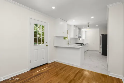 $1,600,000 | 10 MacArthur Drive, Old Greenwich, CT 06870