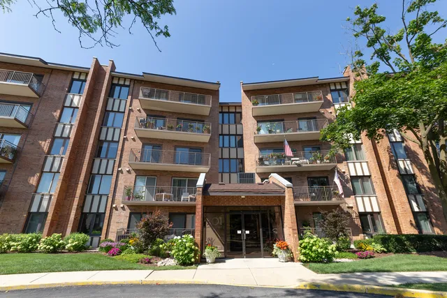 $324,490 | 701 Lake Hinsdale Drive, Unit 306, Willowbrook, IL 60527