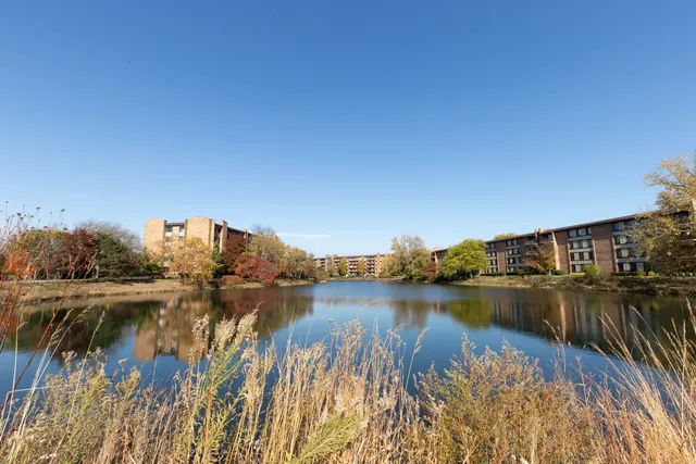 $324,490 | 701 Lake Hinsdale Drive, Unit 306, Willowbrook, IL 60527