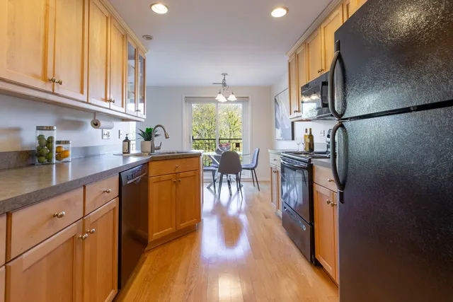 $324,490 | 701 Lake Hinsdale Drive, Unit 306, Willowbrook, IL 60527