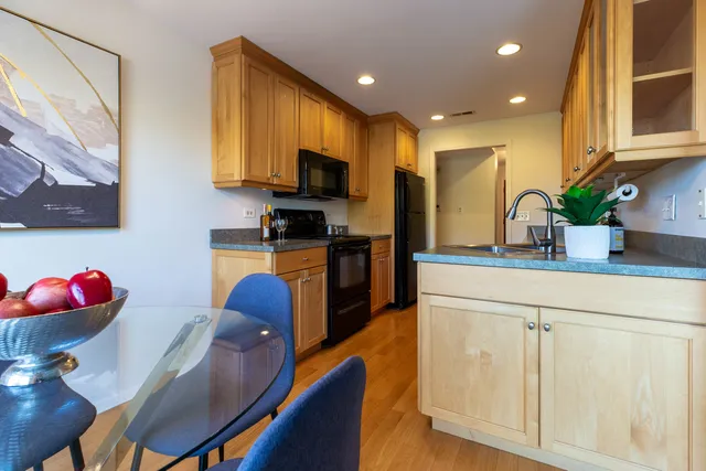 $324,490 | 701 Lake Hinsdale Drive, Unit 306, Willowbrook, IL 60527