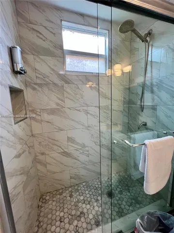 $1,700 | 361 Southwest 20th Road, Unit COTTAGE B, Miami, FL 33129