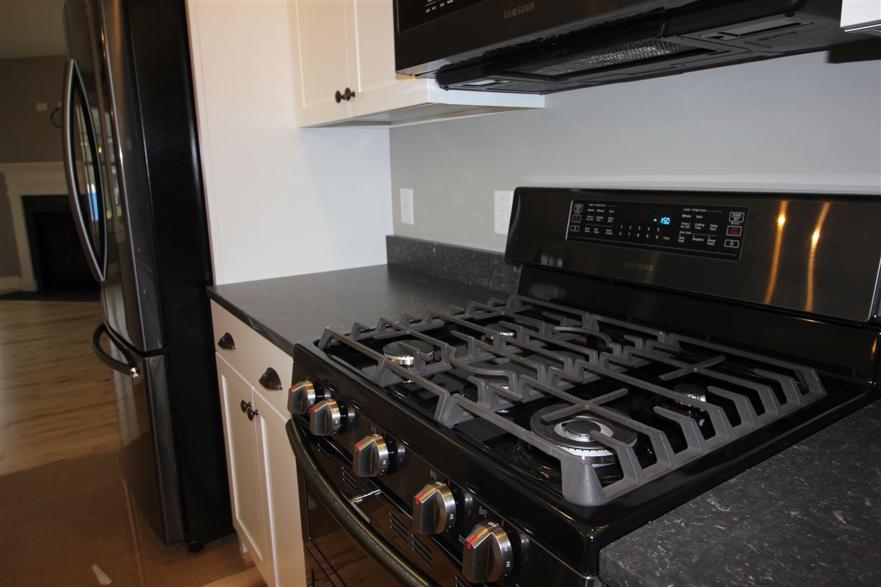 8 Laredo Lane, Unit 4 Rochester, NH 03868 - Photo 4 of 23