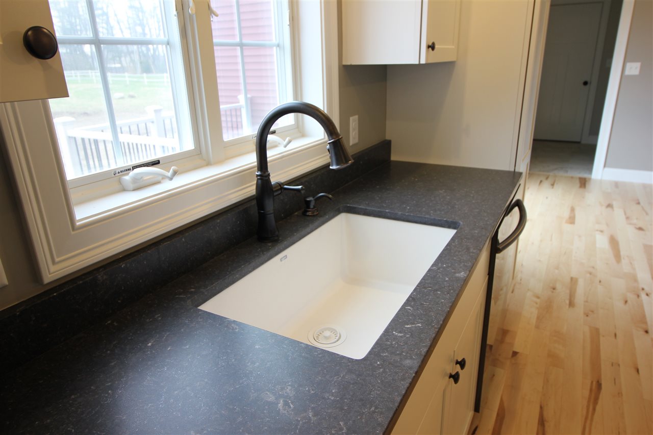 8 Laredo Lane, Unit 4 Rochester, NH 03868 - Photo 6 of 23