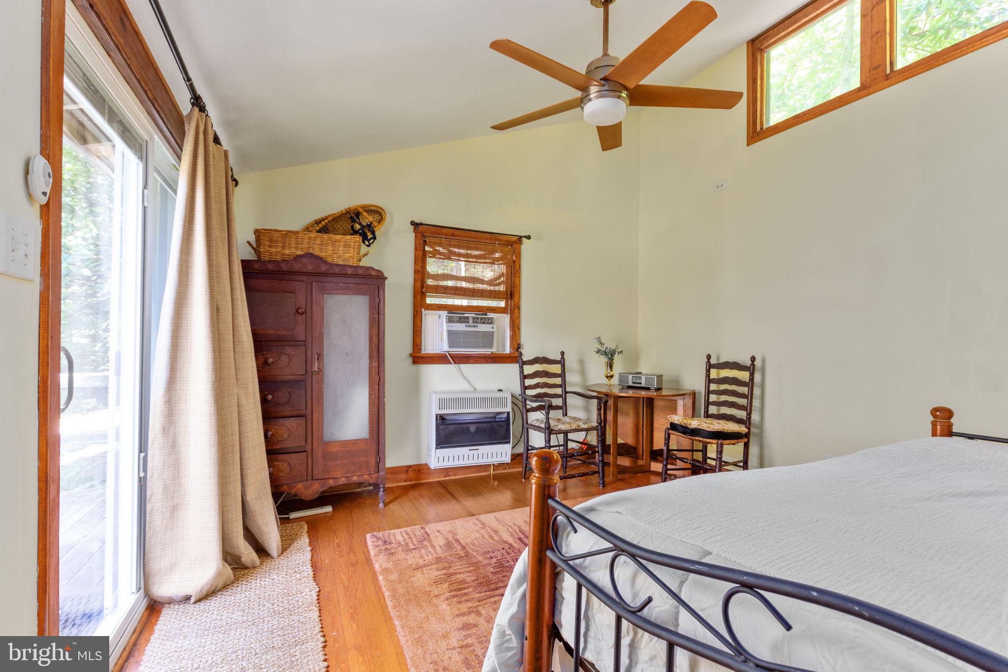 19079 Blue Ridge Mountain Road Bluemont, VA 20135 - Photo 23 of 35 COTTAGE LIVING SPACE