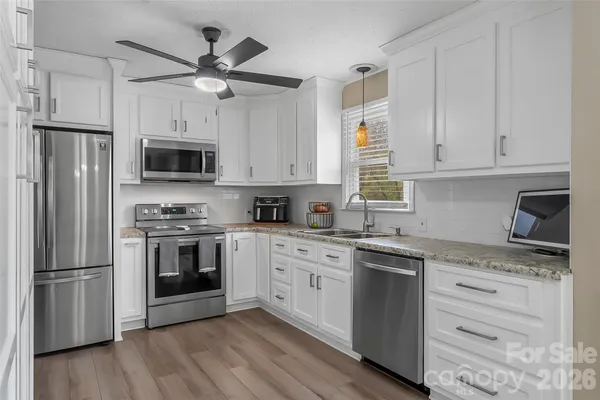 $389,000 | 1757 Castlewood Court, Hickory, NC 28602