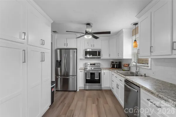 $389,000 | 1757 Castlewood Court, Hickory, NC 28602