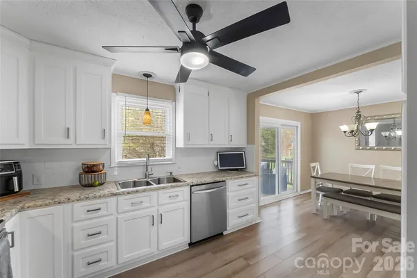 $389,000 | 1757 Castlewood Court, Hickory, NC 28602