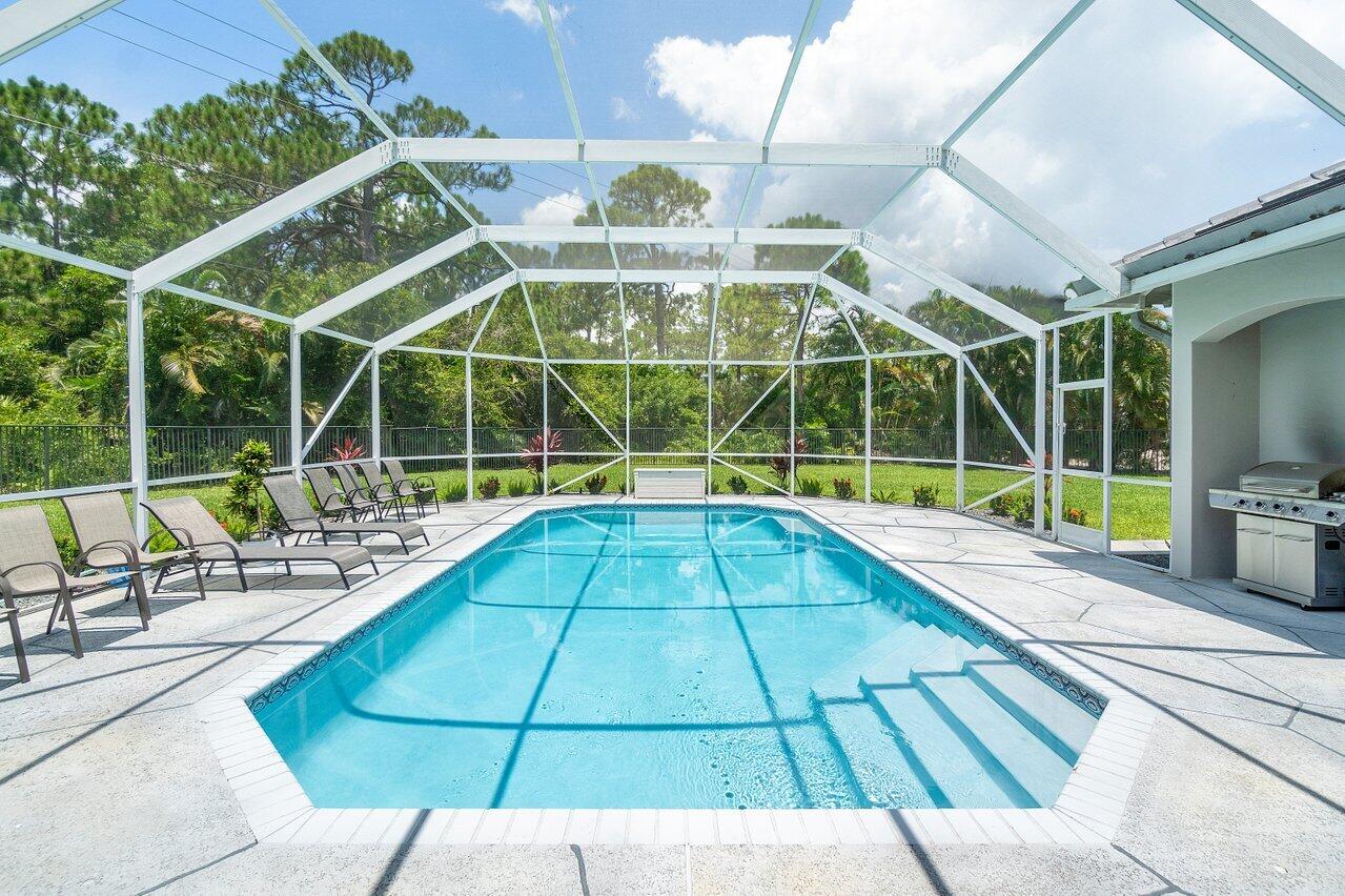 8369 Southeast Island Way Jupiter, FL 33458 - Photo 37 of 41 a view of a backyard with swimming pool