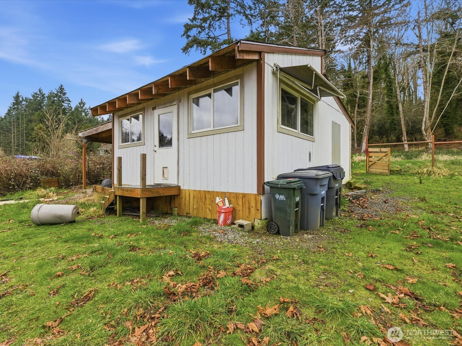 16602-16608 Delano Road Southwest Lakebay, WA 98349 - Photo 26 of 40 a backyard of a house with table and chairs