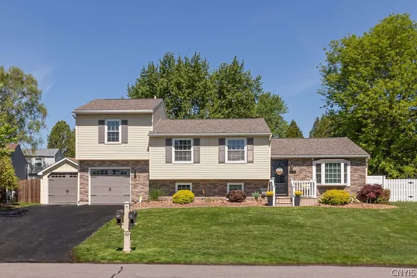 $389,900 | 8436 Silver Spruce Circle, Liverpool, NY 13090