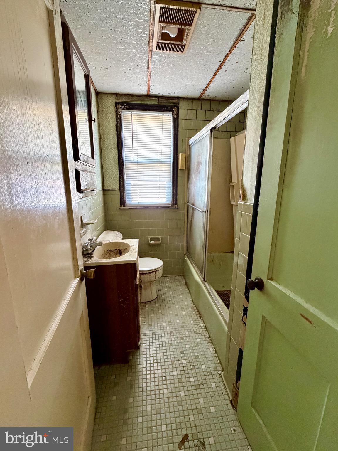 6521 Ridge Road Baltimore, MD 21237 - Photo 12 of 36 Bathroom