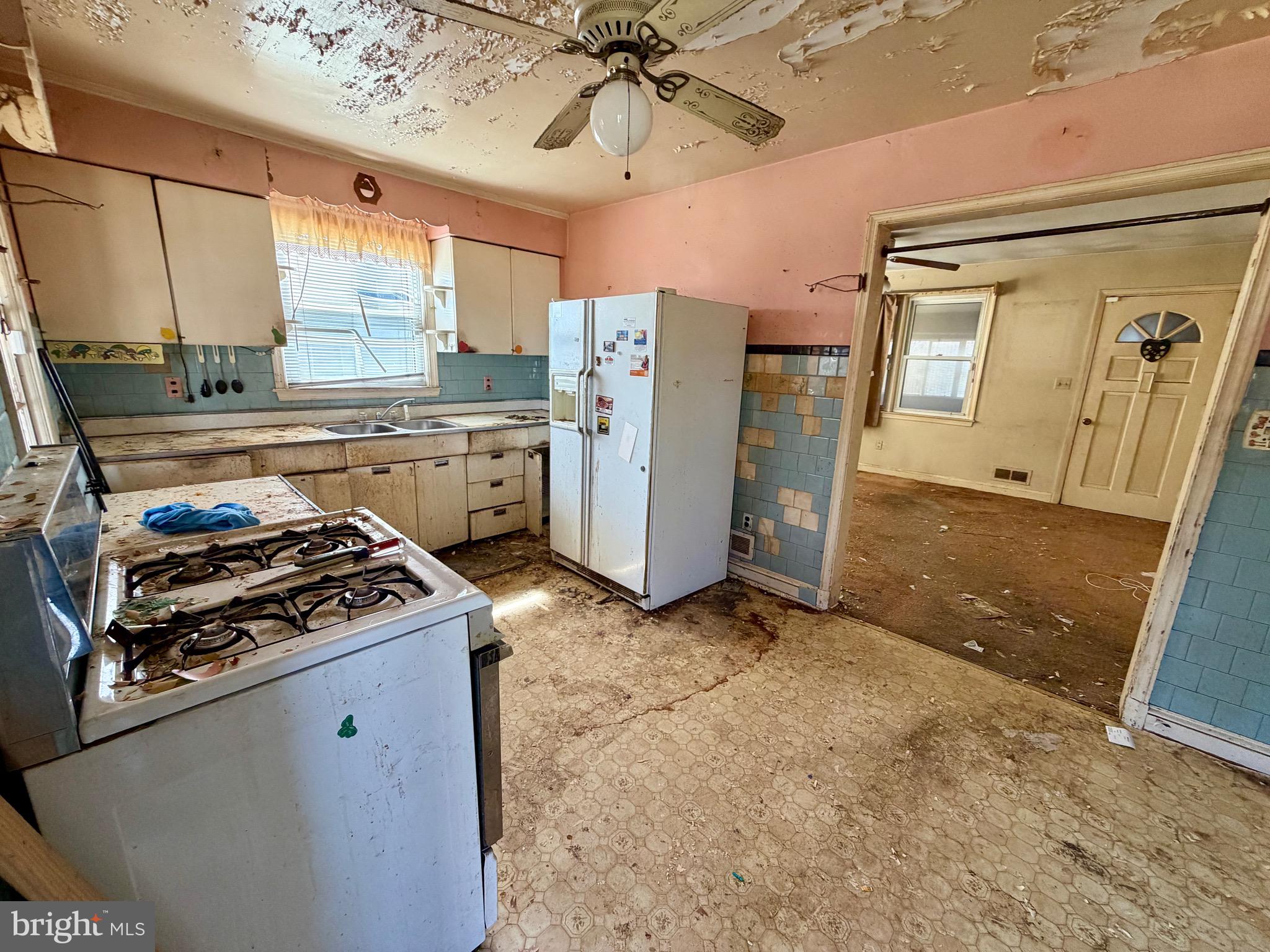 6521 Ridge Road Baltimore, MD 21237 - Photo 6 of 36 Kitchen