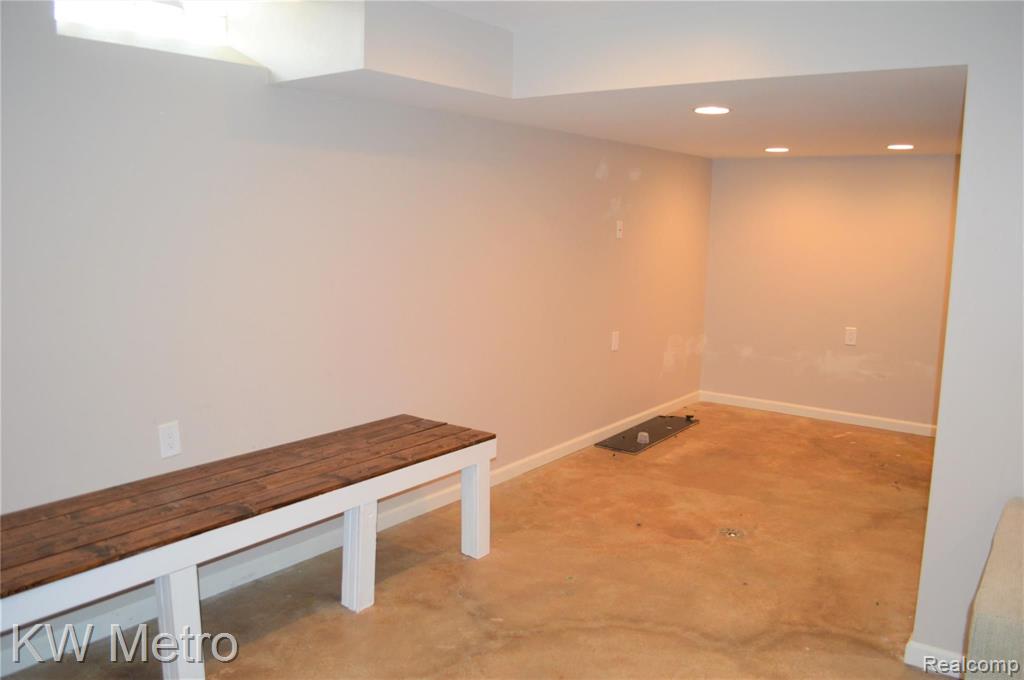 26827 Antique Road Woodhaven, MI 48183 - Photo 24 of 26