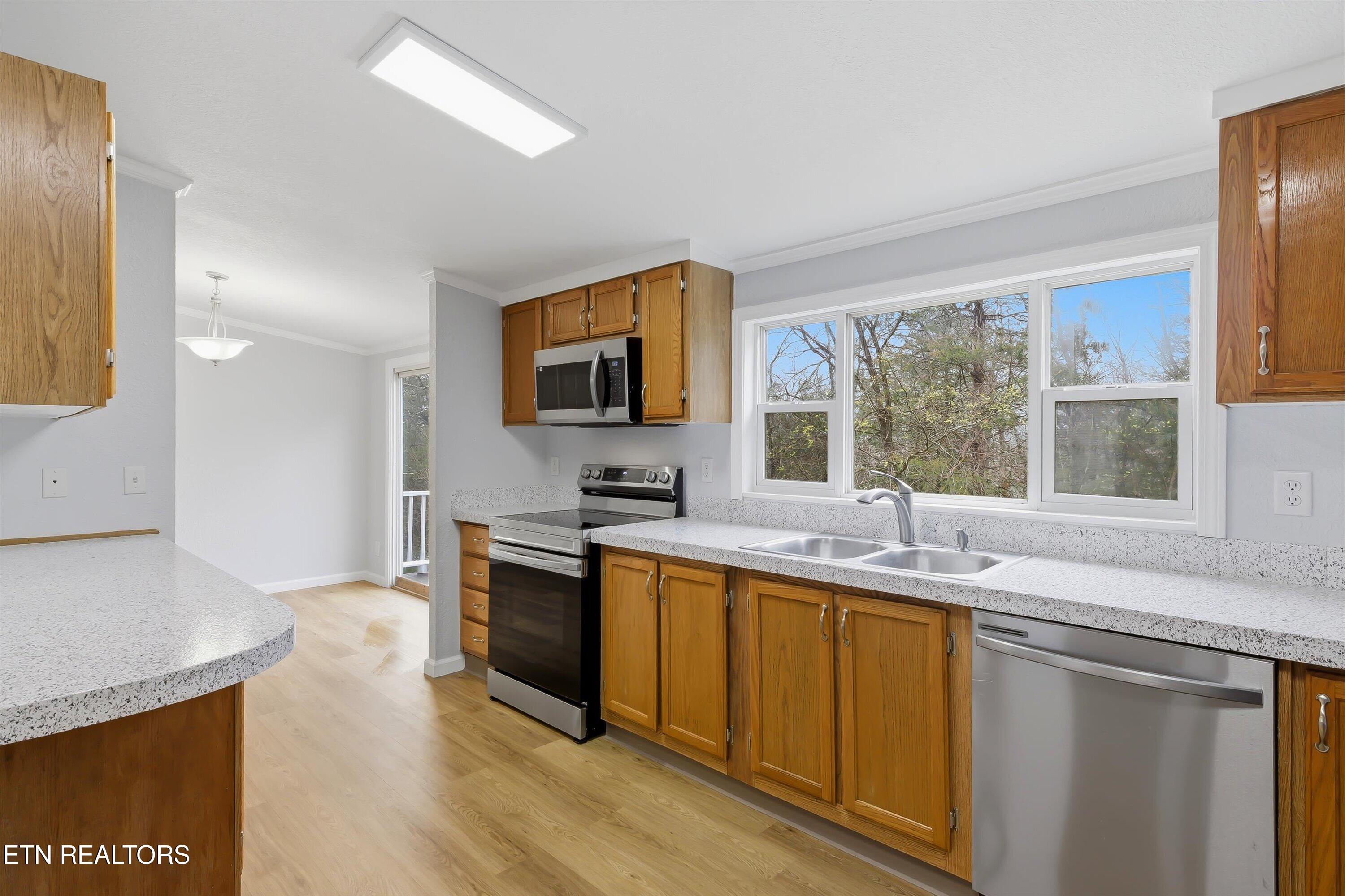 2214 Hinds Creek Road Heiskell, TN 37754 - Photo 10 of 41 New Applilances