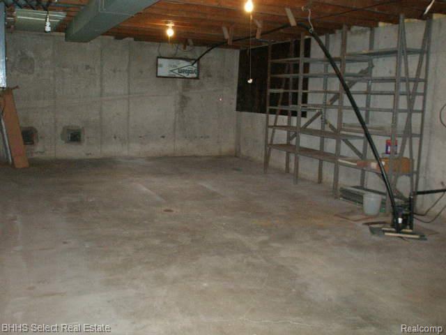 22330 Bell Road New Boston, MI 48164 - Photo 33 of 34 P8210040.jpg