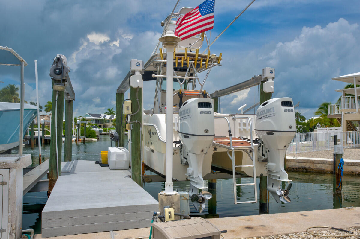 108 Sunset Drive Marathon, FL 33050 - Photo 41 of 46 a picture of a city with sitting area