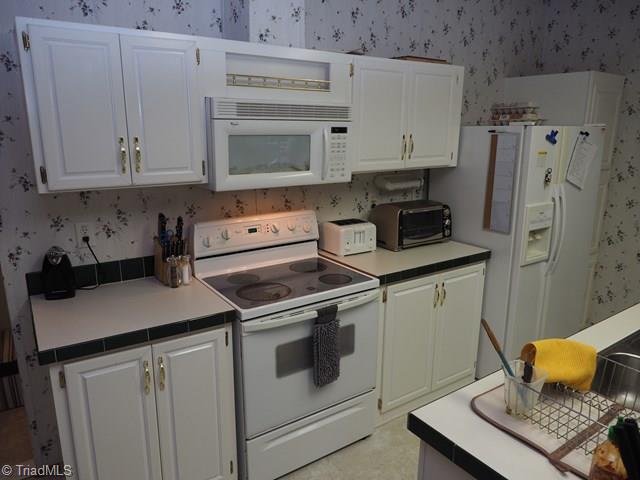 2293 Boiling Springs Road Purlear, NC 28665 - Photo 14 of 32