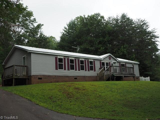 2293 Boiling Springs Road Purlear, NC 28665 - Photo 3 of 32