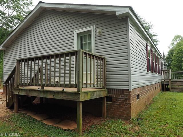 2293 Boiling Springs Road Purlear, NC 28665 - Photo 4 of 32