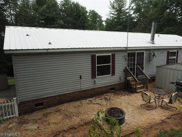 2293 Boiling Springs Road Purlear, NC 28665 - Photo 6 of 32