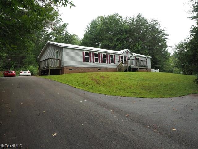 2293 Boiling Springs Road Purlear, NC 28665 - Photo 7 of 32