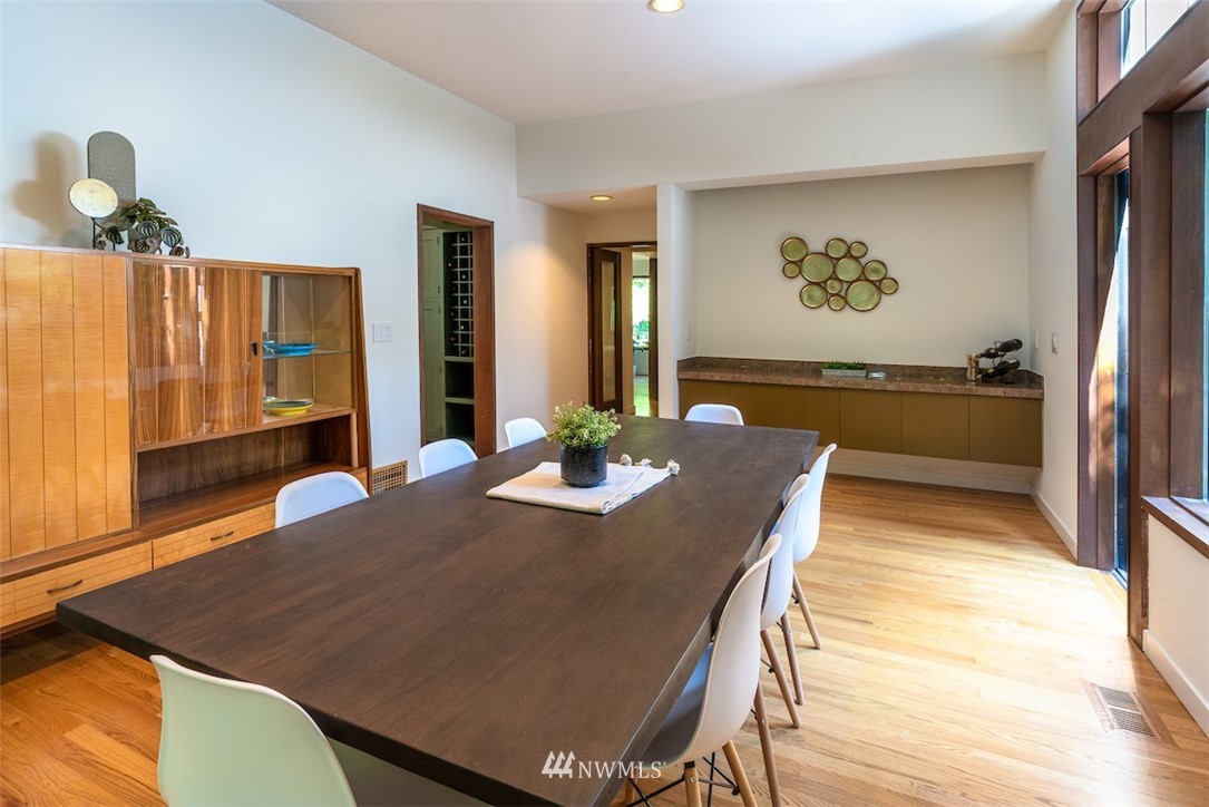 4463 East Mercer Way Mercer Island, WA 98040 - Photo 14 of 36