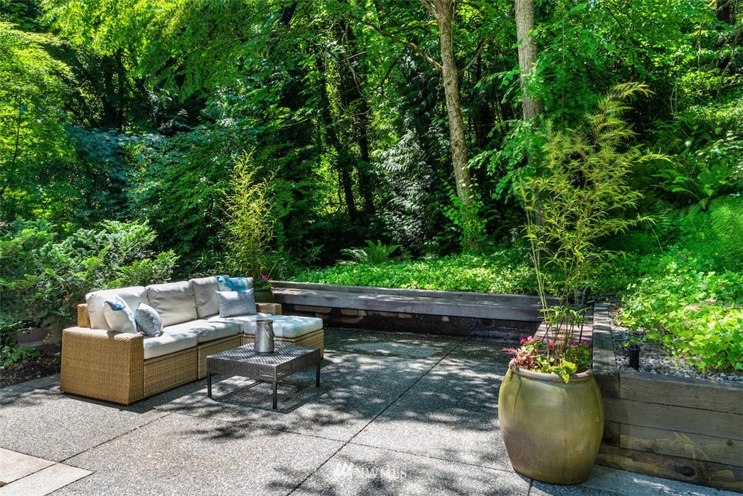 4463 East Mercer Way Mercer Island, WA 98040 - Photo 33 of 36