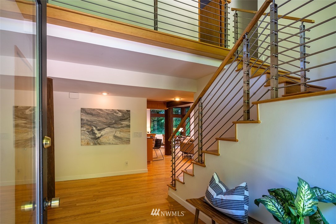 4463 East Mercer Way Mercer Island, WA 98040 - Photo 5 of 36