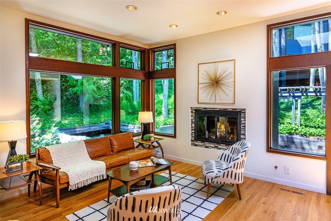 4463 East Mercer Way Mercer Island, WA 98040 - Photo 10 of 36
