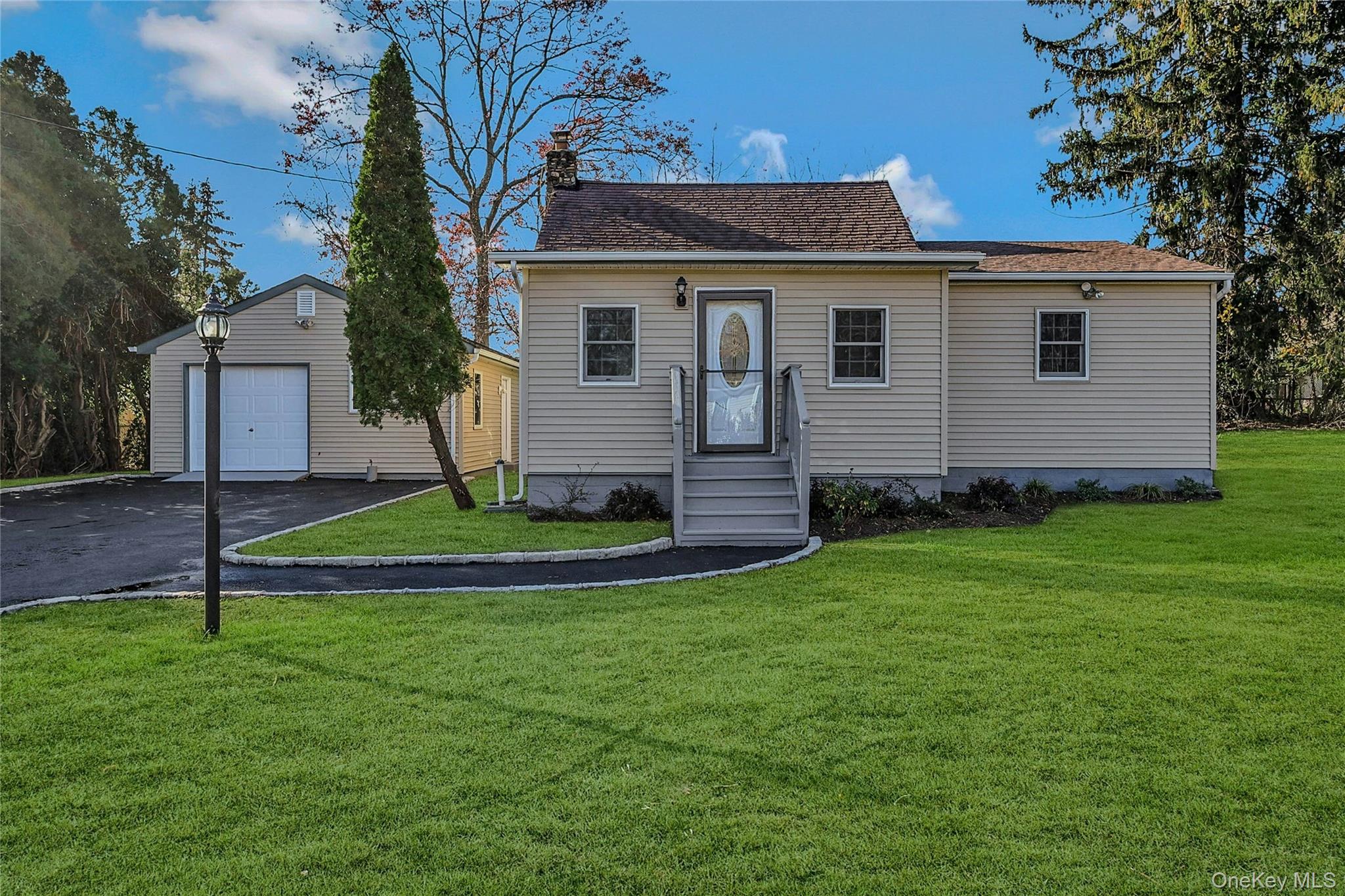 8 Pansy Road Rocky Point, NY 11778 - Photo 3 of 31