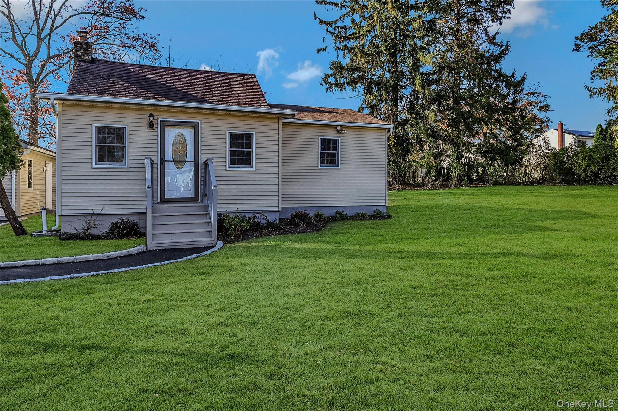 8 Pansy Road Rocky Point, NY 11778 - Photo 4 of 31